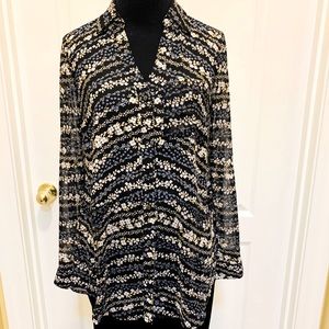 ***Candie’s XS floral tunic w/pocket & tab sleeves NWT